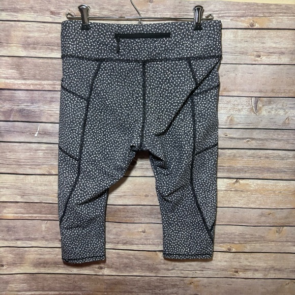 Lululemon athletica cropped leggings size 8  C1 - Picture 3 of 6